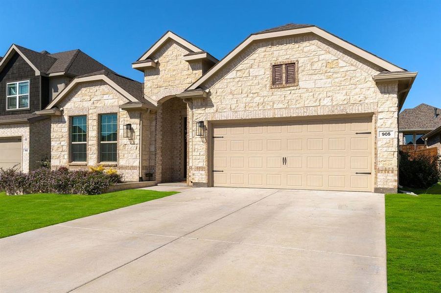 View of front facade with a front yard and a garage