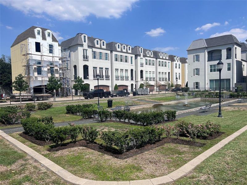 Water feature with a fountain and green spaces to enjoy within the community.