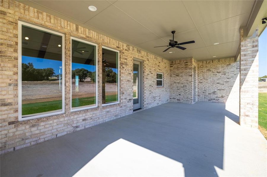 View of patio / terrace with ceiling fan