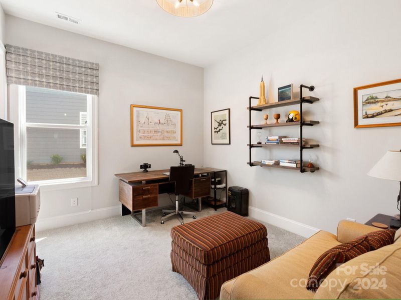 Secondary bedroom with en-suite bathroom