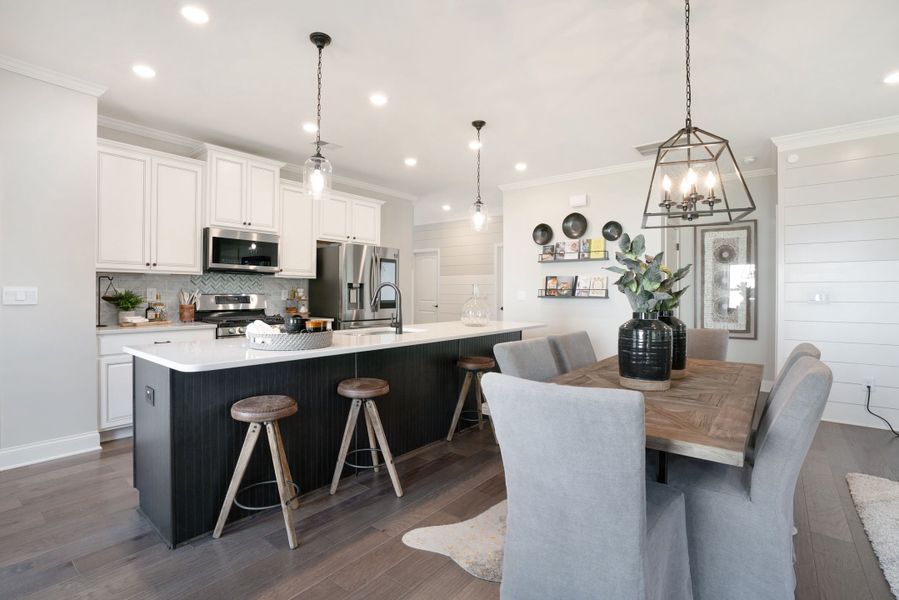 Kitchen & Dining Area