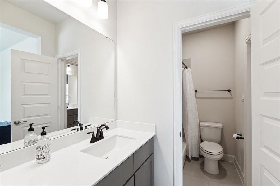 Upper level bedrooms 3 & 4 are served by a Jack-n-Jill bath with tub/shower combo.