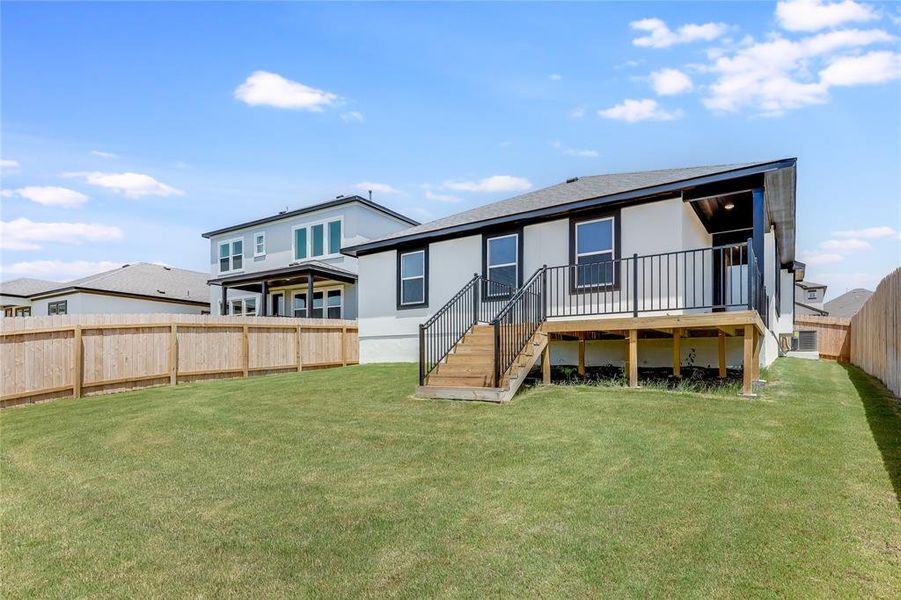 Trampoline, Swimming Pool, Fire Pit, Jungle Gym- this backyard is READY!