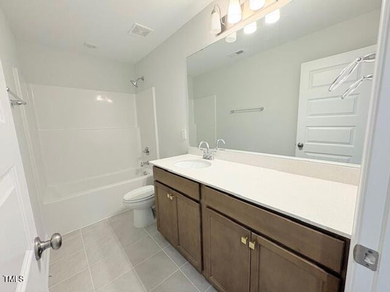 KF 412 Hall Bath