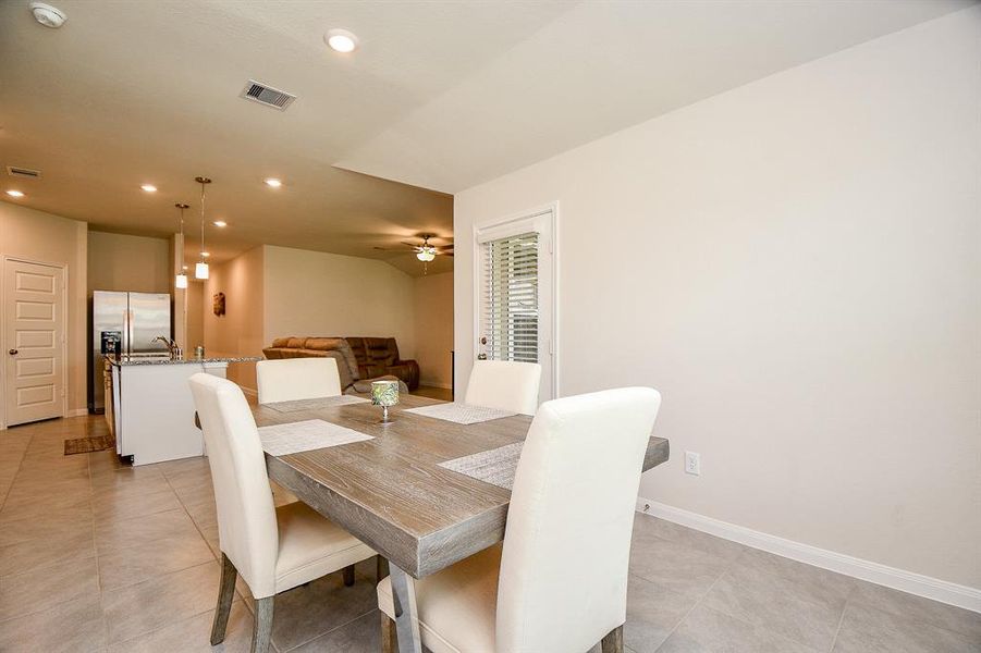 Large breakfast area off of kitchen can accommodate larger kitchen/dining room table.