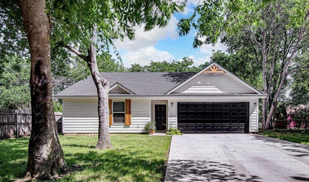 New construction Single-Family house 604 Scudder Street, Cleburne, TX 76033 - photo