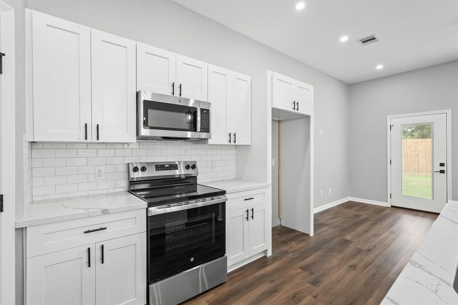 Plenty of space in the kitchen to accommodate all of your needs.