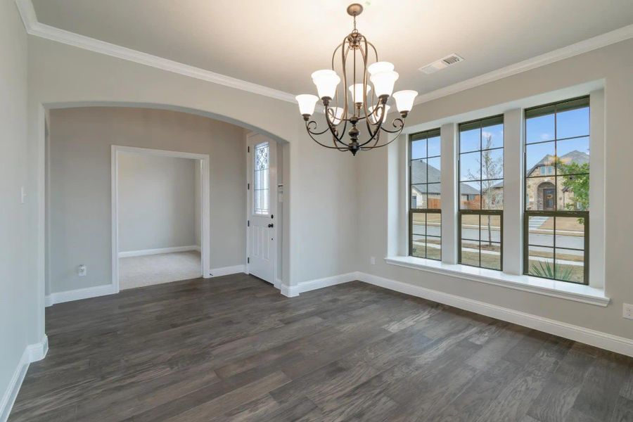 Dining Room | Concept 3218 at Belle Meadows in Cleburne, TX by Landsea Homes