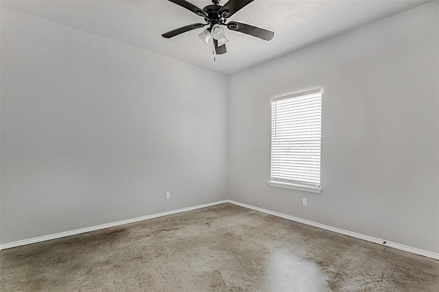 Empty room with ceiling fan