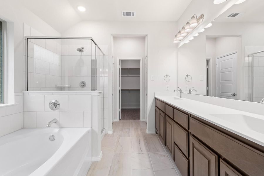 Primary Bath | Concept 1660 at Hunters Ridge in Crowley, TX by Landsea Homes