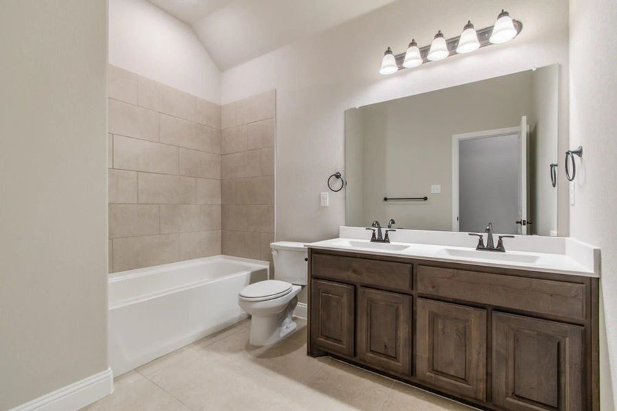 Bathroom | Concept 2555 at Massey Meadows in Midlothian, TX by Landsea Homes