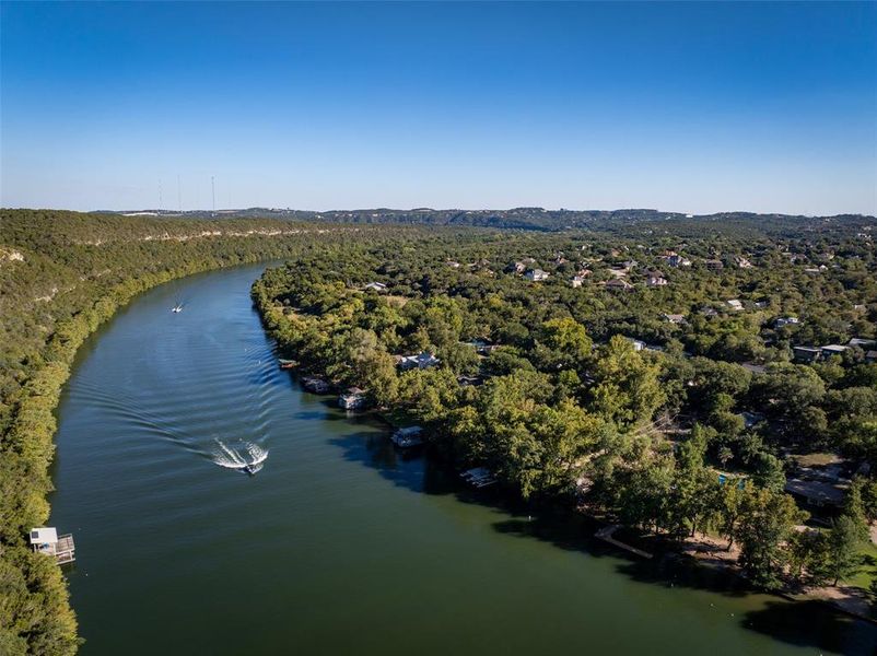 Less than 5 minutes from Lake Austin