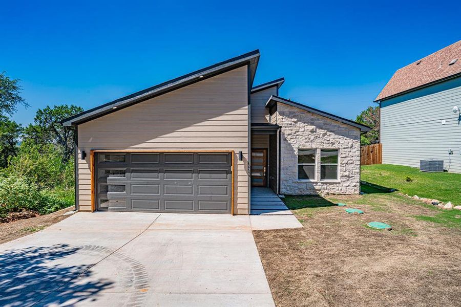 Newly completed modern style home in Comanche Cove