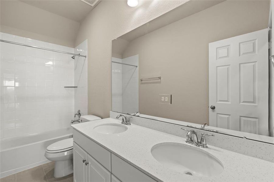 note: Sample product photo. Actual exterior and interior selections may vary by homesite.