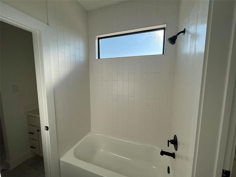 Tub/shower in jack n jill bath