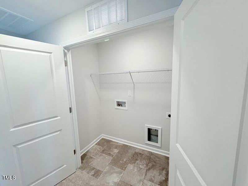 KF 425 Laundry Closet