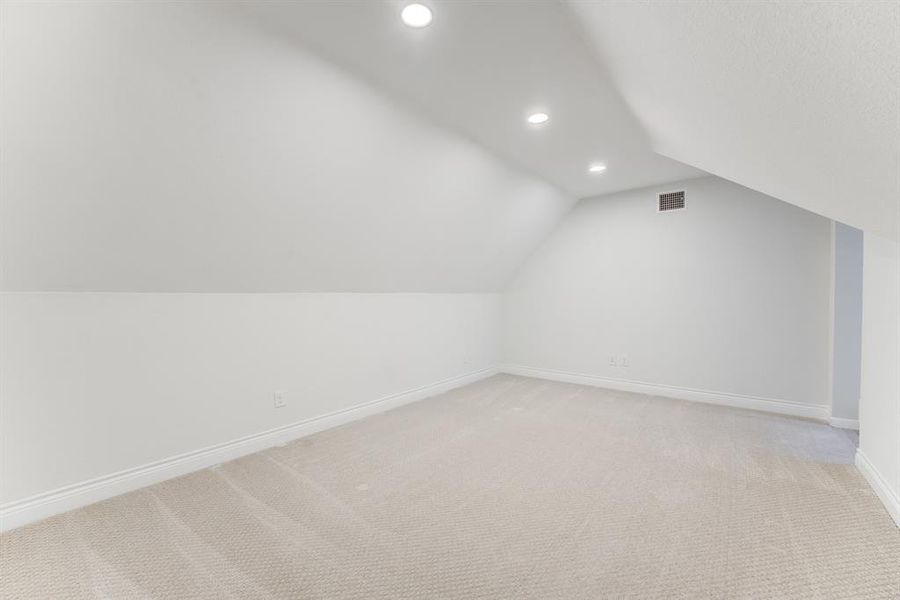 This spacious and versatile room can be a media room, gameroom, hobby room...