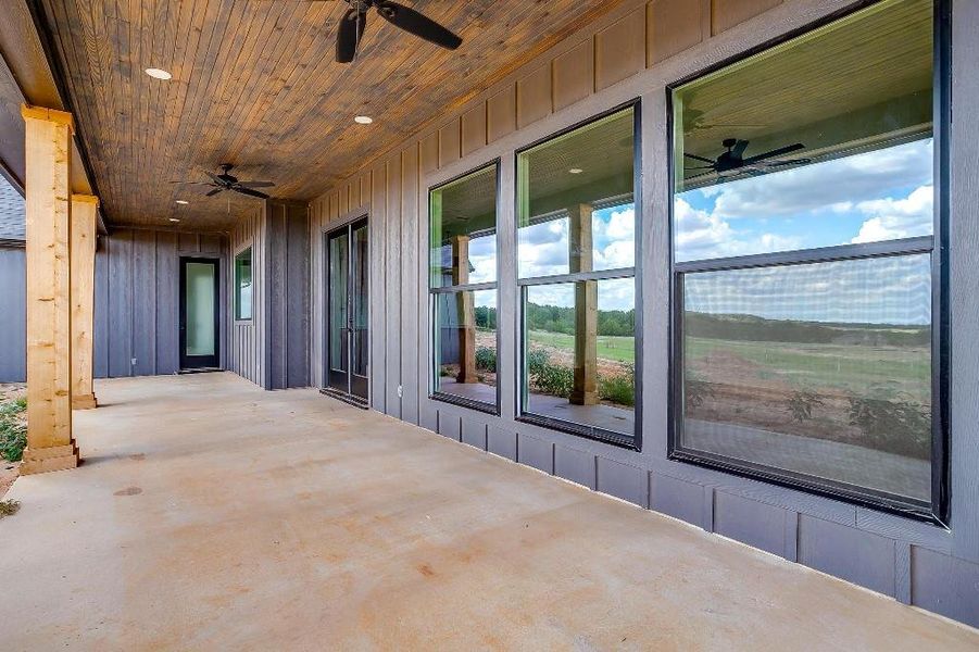 View of patio / terrace with ceiling fan