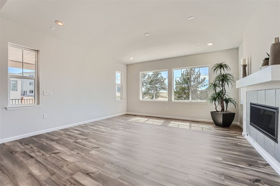 13875 hanging lk st - web quality - 005 - 09 living room