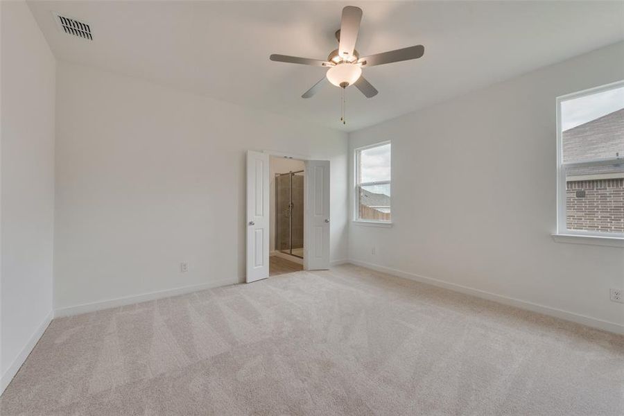 Unfurnished room with light carpet and ceiling fan