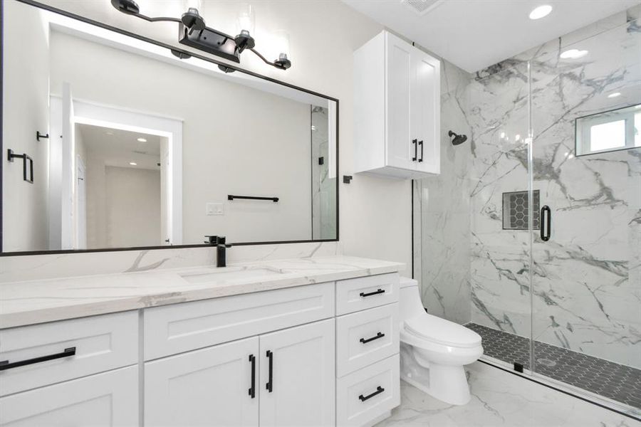 Elegant en-suite bathroom in second primary room, blending style with functionality.