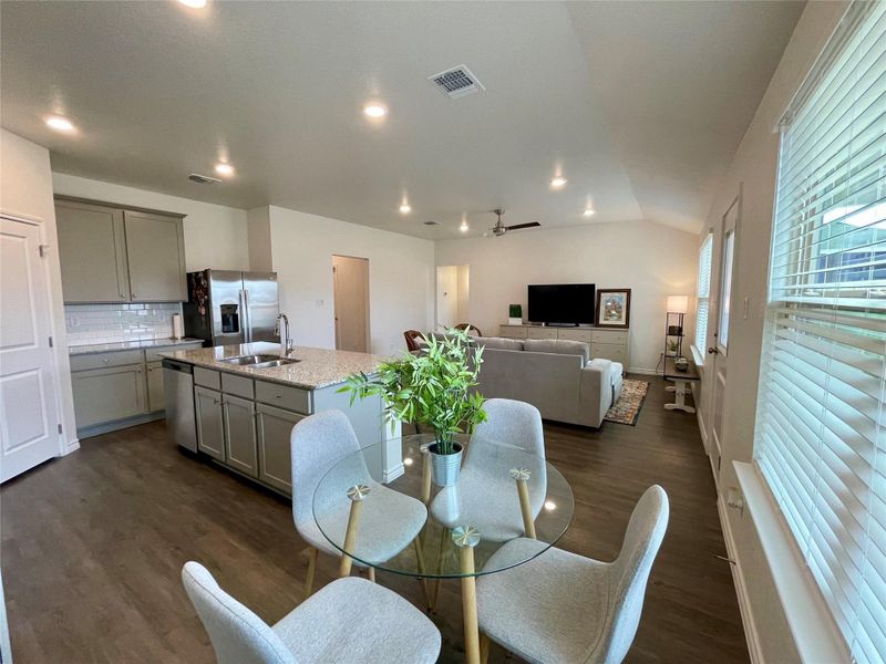 Dining space located near a sunny window is so perfect!