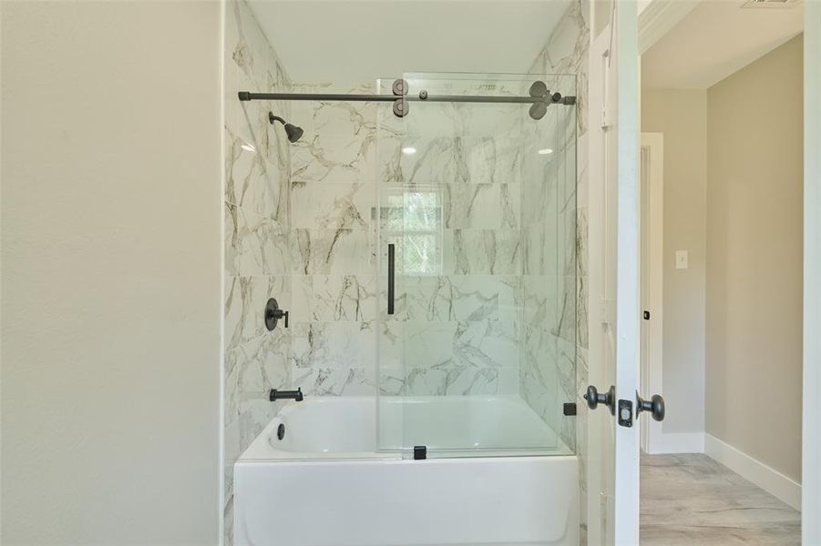 Tub/shower combination in upstairs bath