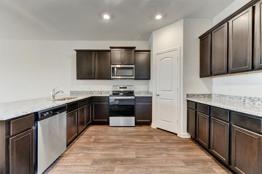 Chef-ready Kitchen w/appliances