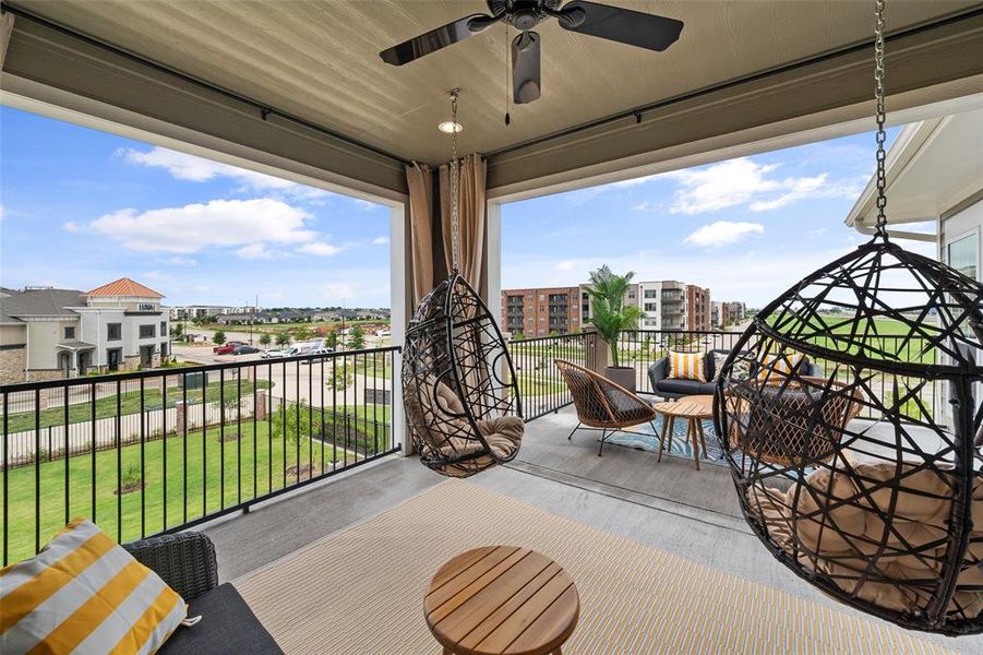 Third floor balcony (stock photos of the model, colors may vary)