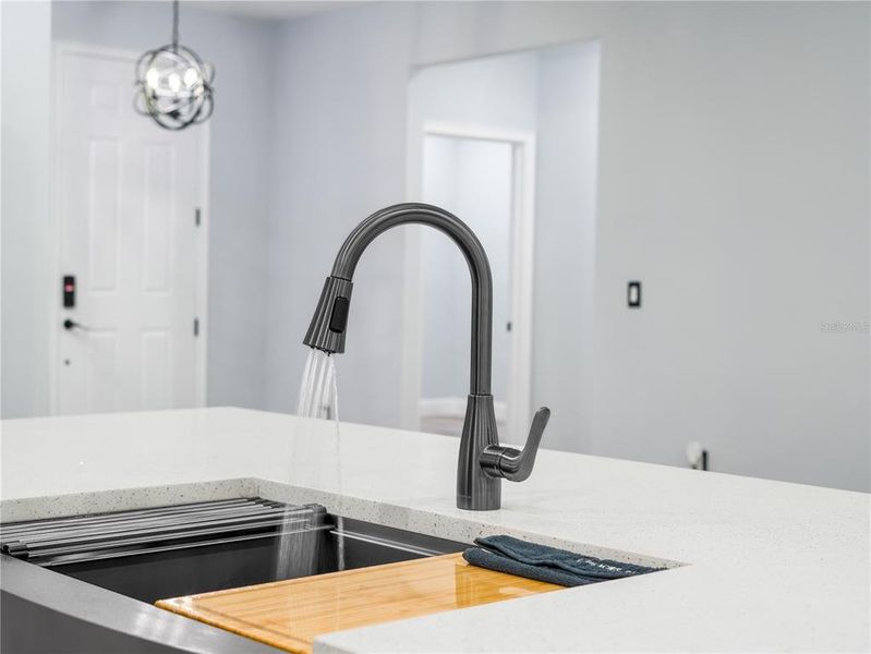 Deep dual-sink & upgraded plumbing features