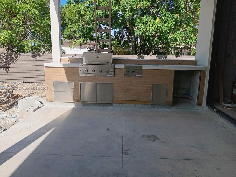 Outdoor Kitchen