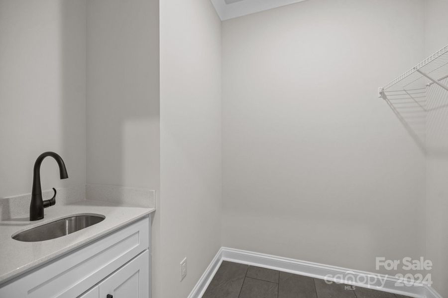 Laundry Room on Main w/Sink