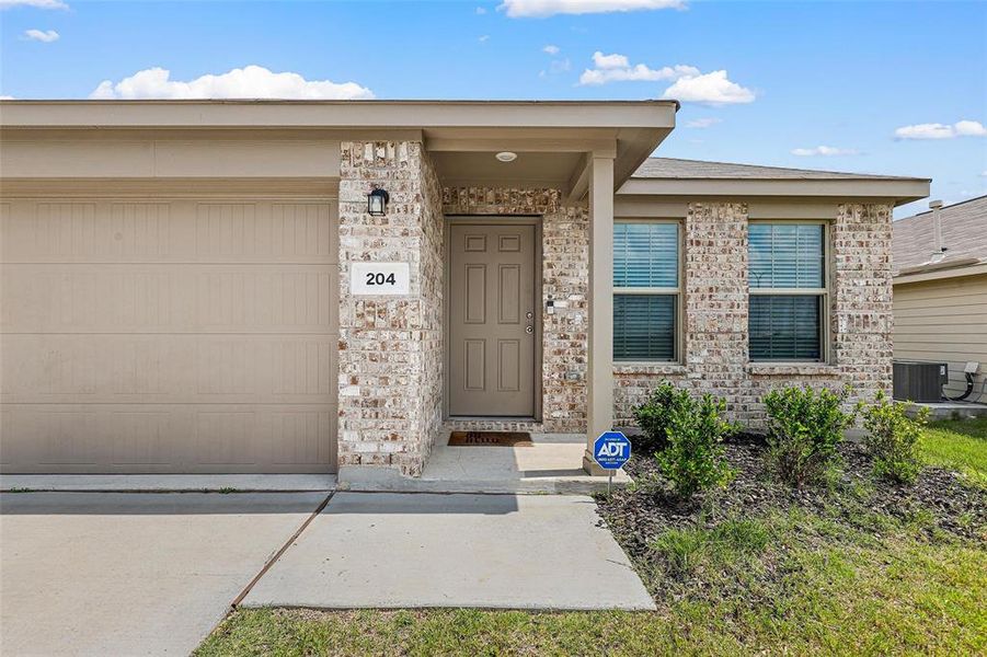 New construction Single-Family house 204 Anvil Drive, Fort Worth, TX 76052 - photo
