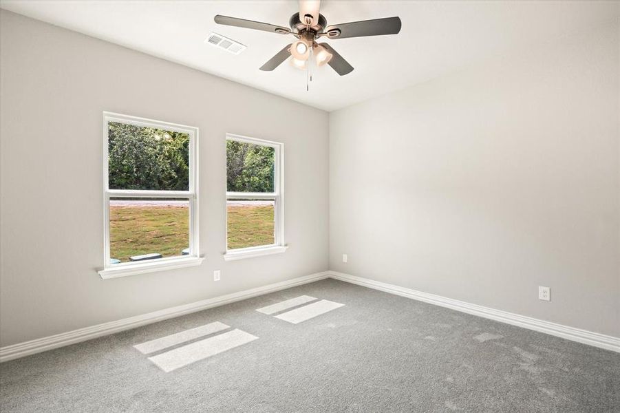 Secondary room with carpet and ceiling fan