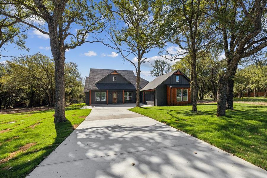 View of front of property featuring a front yard