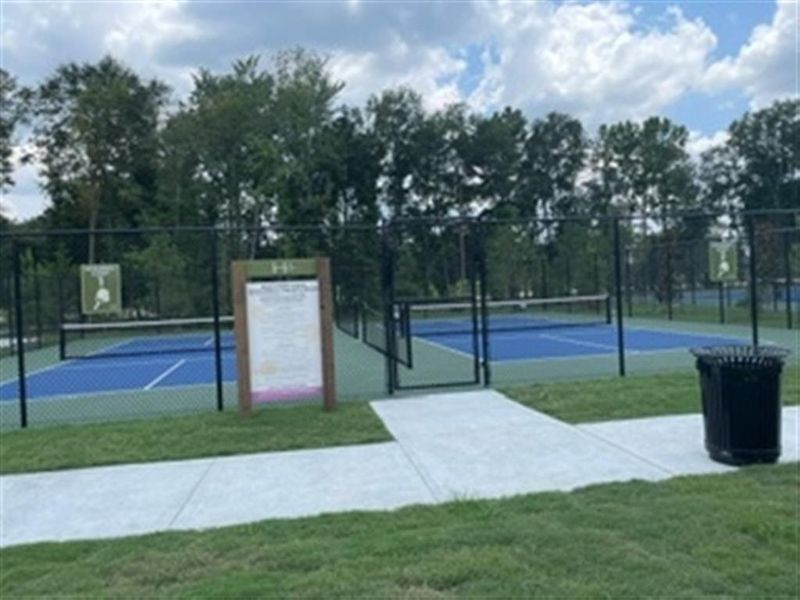 Tennis AND Pickleball Courts