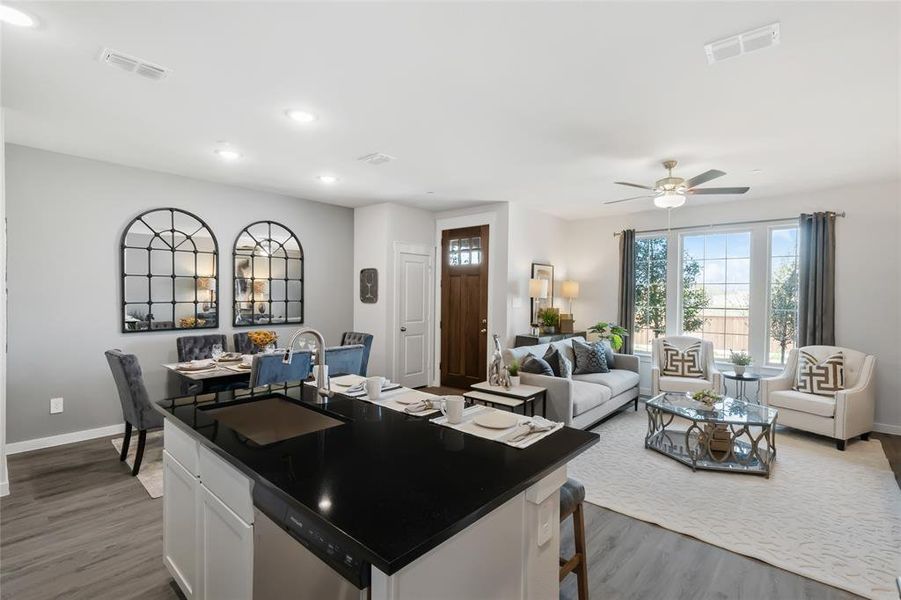 Kitchen featuring a kitchen island with sink, dark hardwood / wood-style flooring, sink, and ceiling fan