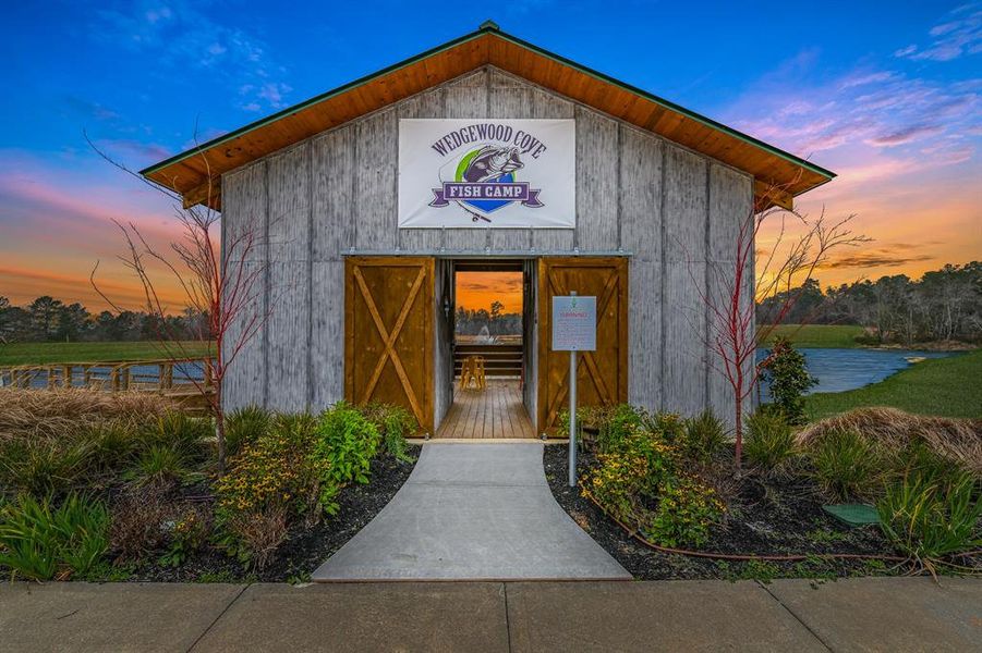 There are exciting outdoor adventures waiting to be discovered at Wedgewood Forest! At the Wedgewood Cove Fish Camp, residents have access to a charming, lakeside cabin that has a covered deck, floating pier, and a fishable lake with a fountain. The view is absolutely breathtaking!