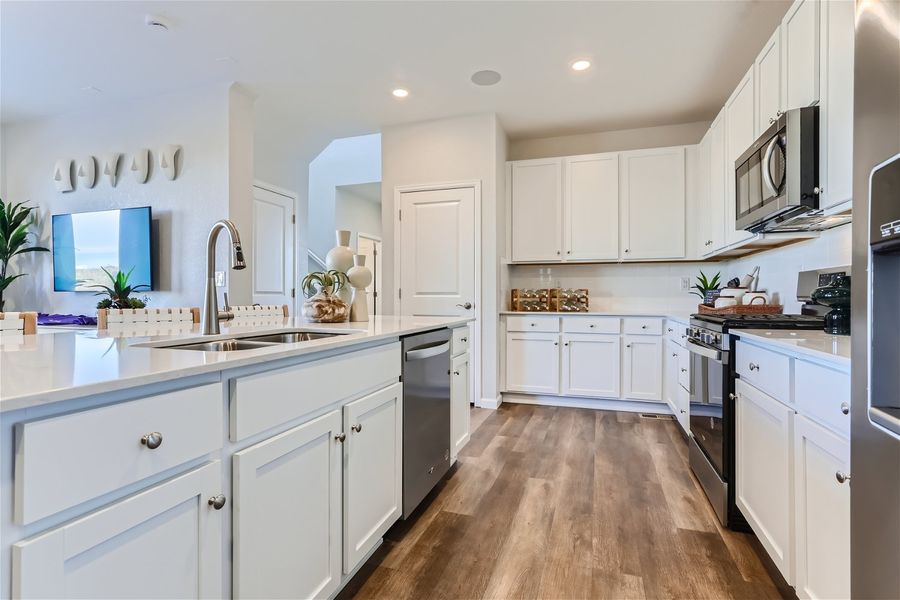 13833 deertrack ln - web quality - 013 - 15 kitchen