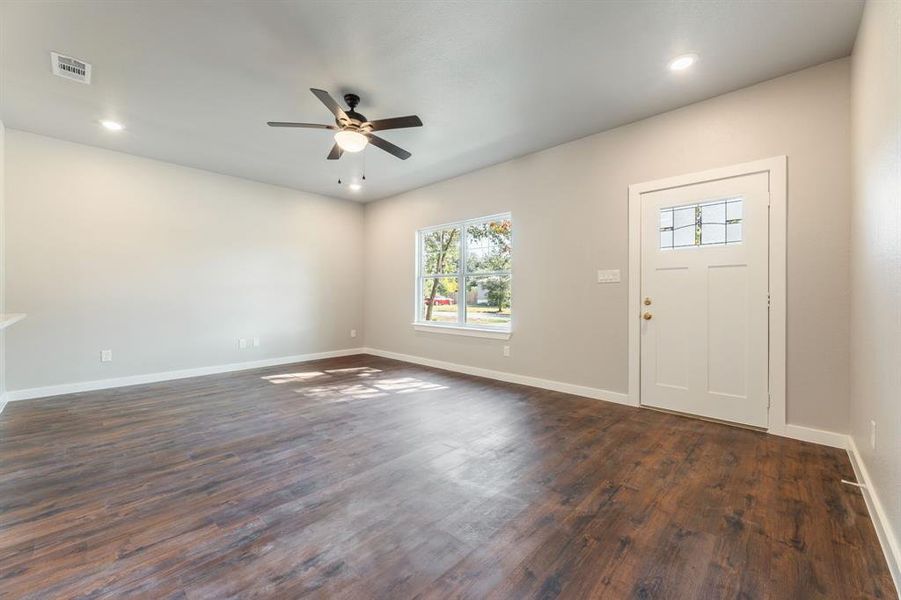 Foyer entrance featuring dark wood-type flooring and ceiling fan