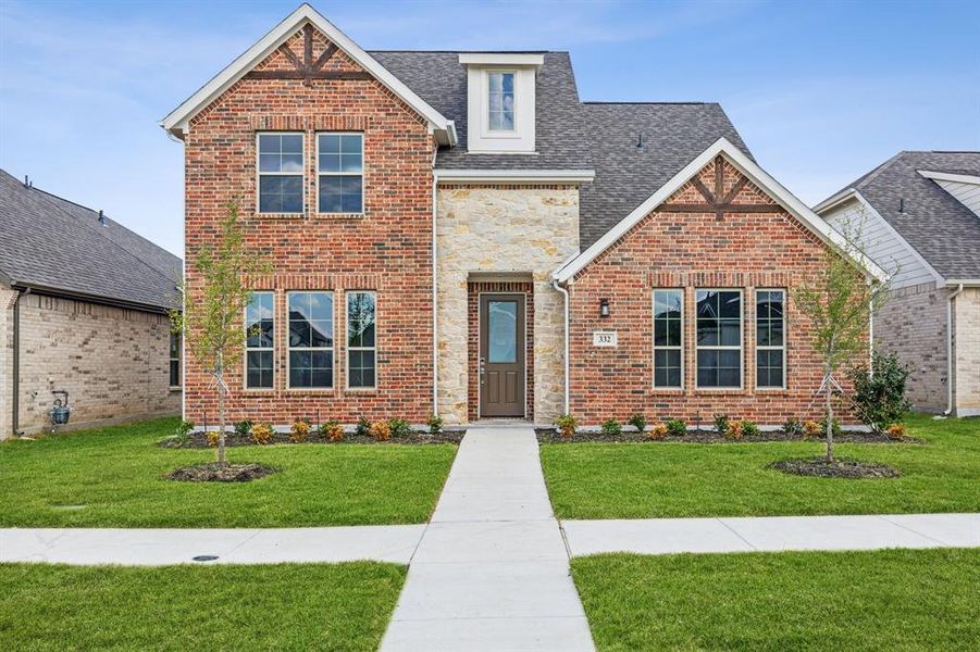 View of front property featuring a front yard