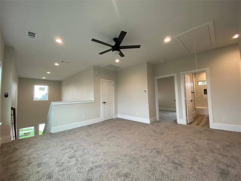 Carpeted spare room featuring ceiling fan