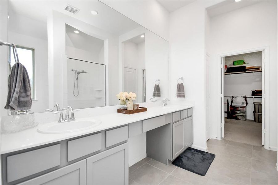 Primary bath double sinks with vanity space