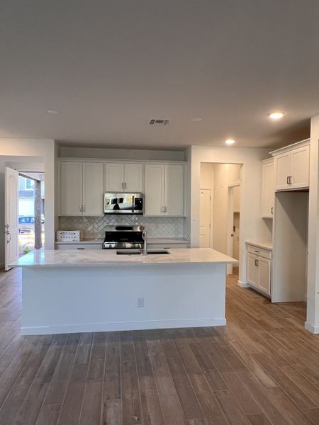 Kitchen | Perrine | Valencia at Citrus Park | New Homes in Goodyear, AZ | Landsea Homes