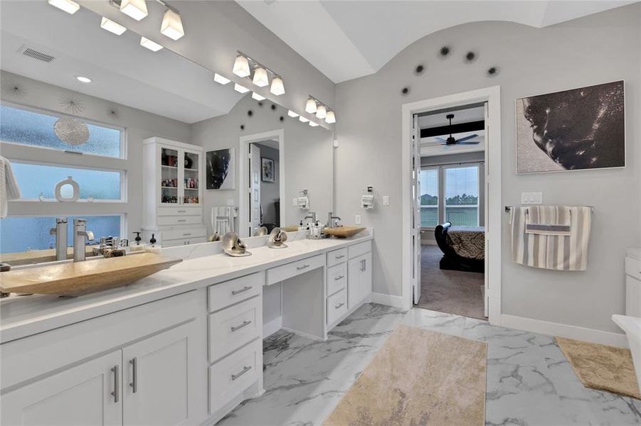 Double Sinks & Vanity Seating