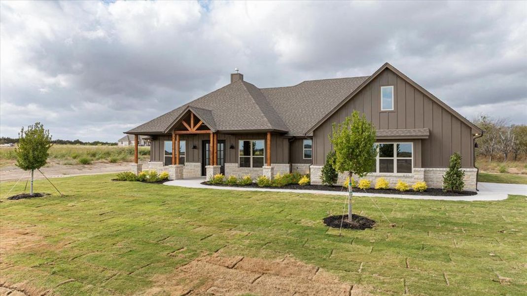 Craftsman house with a front yard