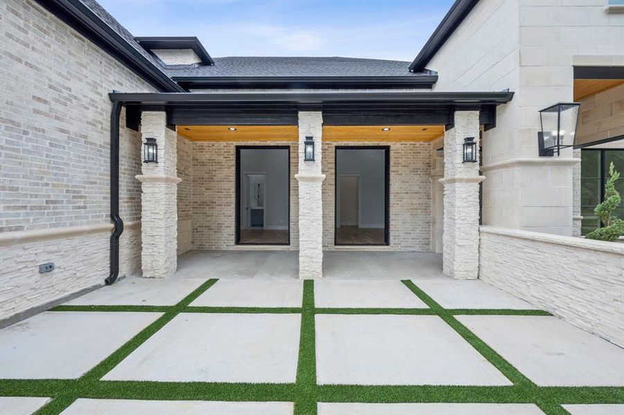 Beautiful Semi-Private Courtyard off Double metal french doors.