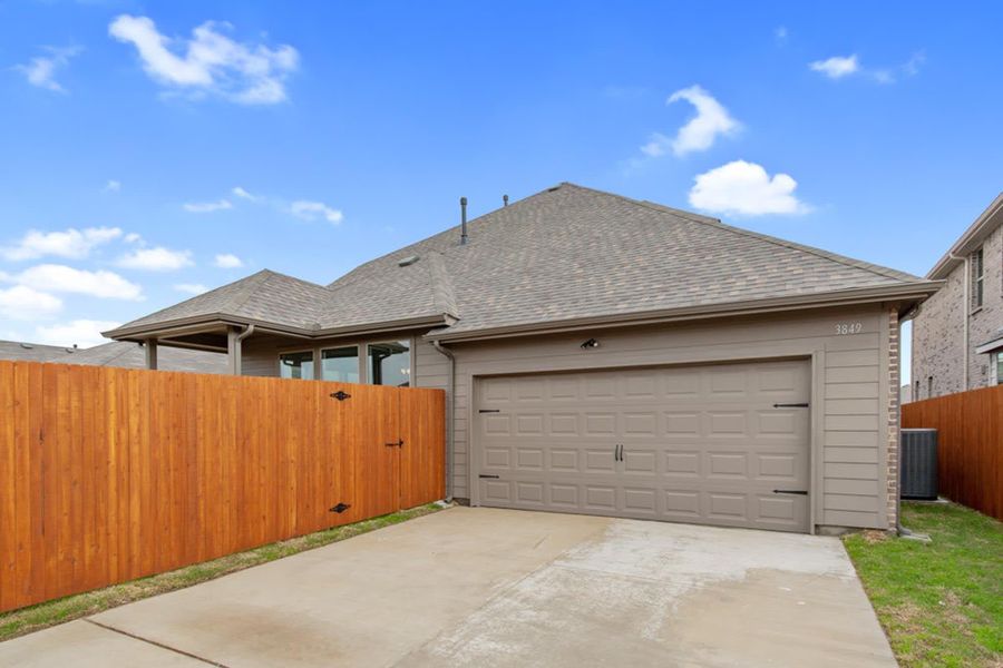 Garage | Concept 2795 at Redden Farms - Classic Series in Midlothian, TX by Landsea Homes