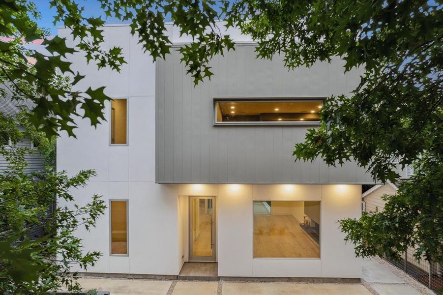 Welcome Home to 2129 Quenby, a modern contemporary new construction home in prestigious Southampton neighborhood
