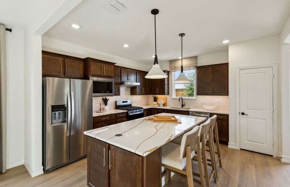 Spacious eat-in island kitchen